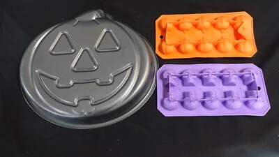 Halloween Cake Pan Jack-o-Lantern Pumpkin & 2 Silicone Molds for Pumpkins Skulls