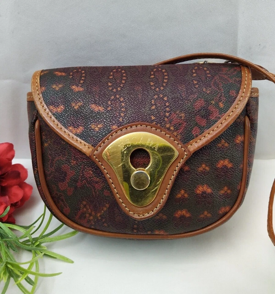 Bolso Bandolera Pequeño ESCADA Cuero Recubierto Marrón Tono Dorado Hebilla Cierre Solapa Foto 2 de 4