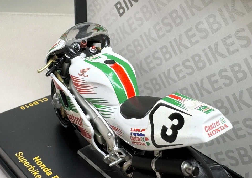 Honda RC45 J.Kocinski -Superbike World Chanpion 1997 Ixo Models 1/24 Scale - Image 3 of 4