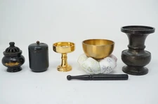 Buddhist altar items, incense burner & bell from Japan 1102C11