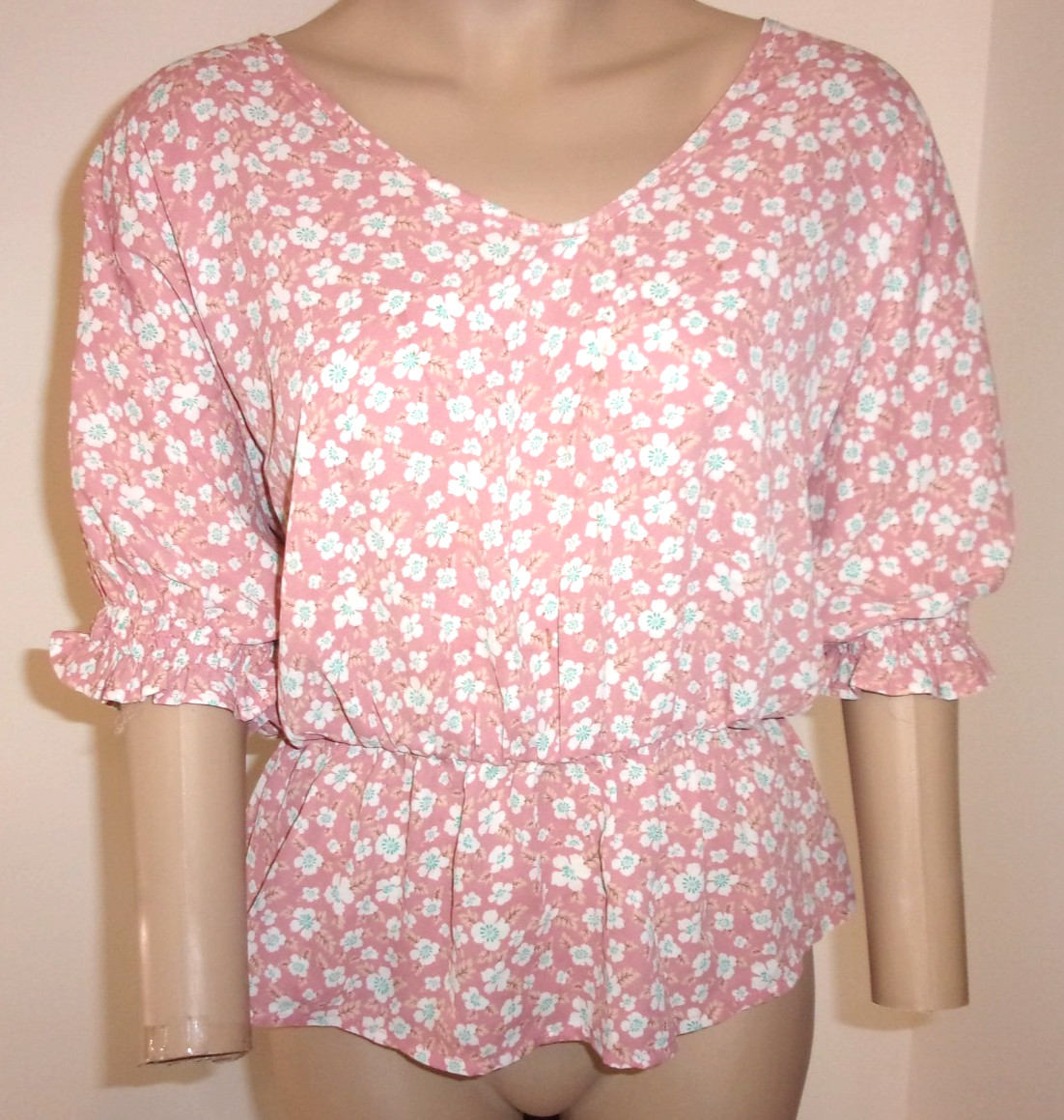 Sienna Sky Top Pink  V Neck Floral Puff Sleeves Silky  Peplum Size Small