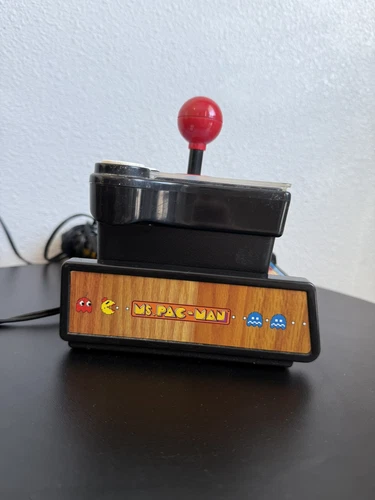 Ms. PAC - Man Plug & Play TV Game Namco Jakks Pacific 2004 Wireless Game Console - Picture 5 of 5