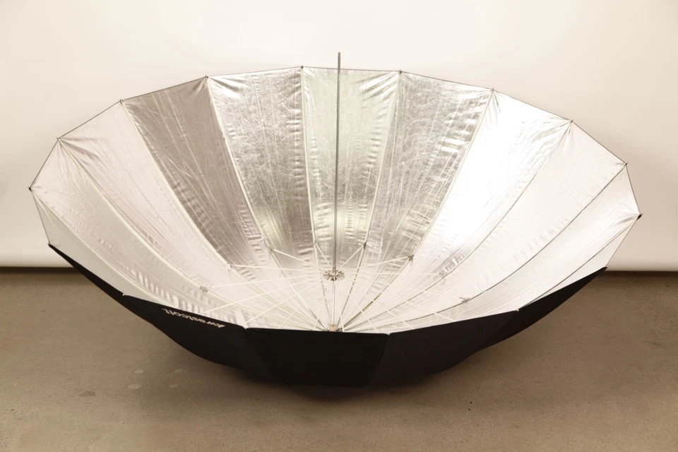 Paraguas parabólico Westcott 7' (plateado/negro) #49216 Foto 4 de 4