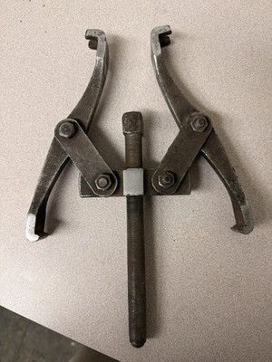 New Britain No P-136A Vintage 2-Jaw Gear Bearing Puller Remover Tool USA  Used