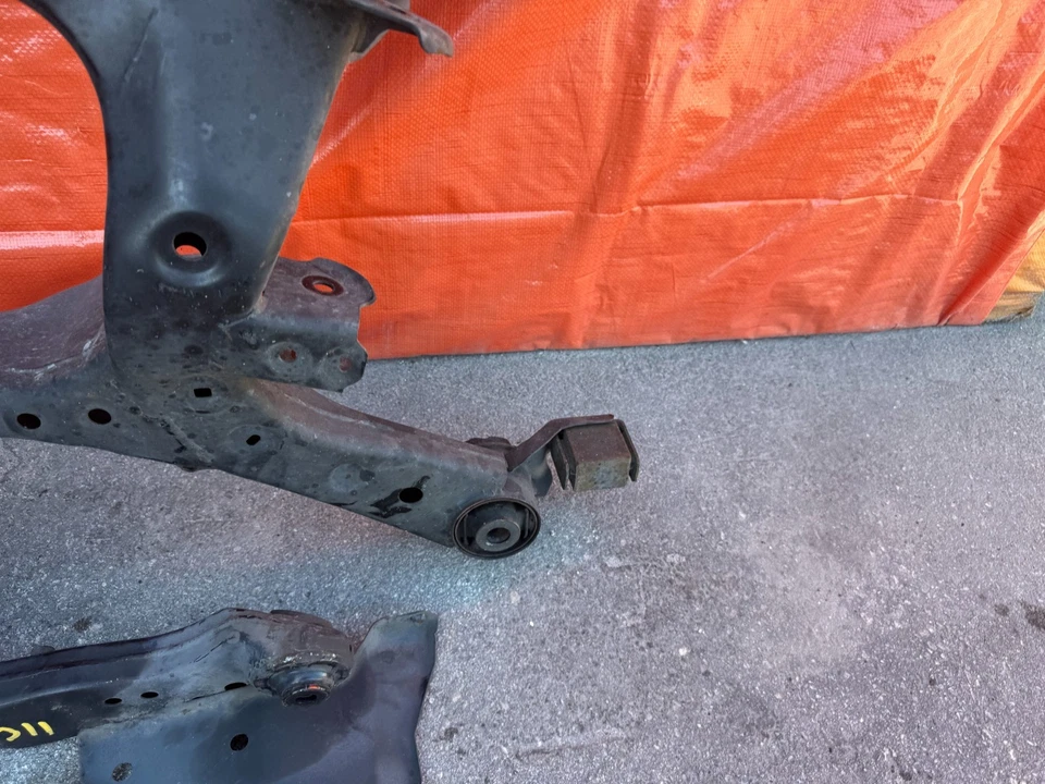 08-15 INFINITI G37 CUPÉ Y CONVERTIBLE - SUBCHASIS TRASERO CROSSMEMBER MARCO K - 311 Foto 3 de 4