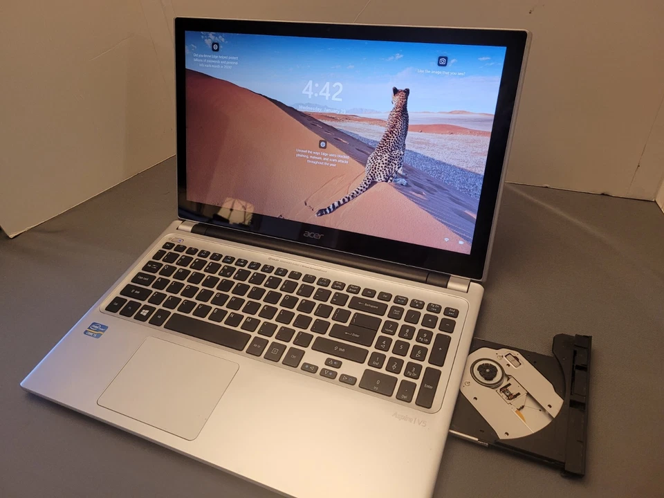 Acer Aspire V5-571P, 15.6" Táctil, Core i5, 16GB, 512GB SSD, Windows 11, Retroiluminado Foto 3 de 4