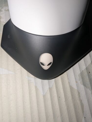 Alienware AW610M Moonlight Wired/Wireless 7-Buttons 16K DPI Optical Gaming Mouse - Picture 2 of 6
