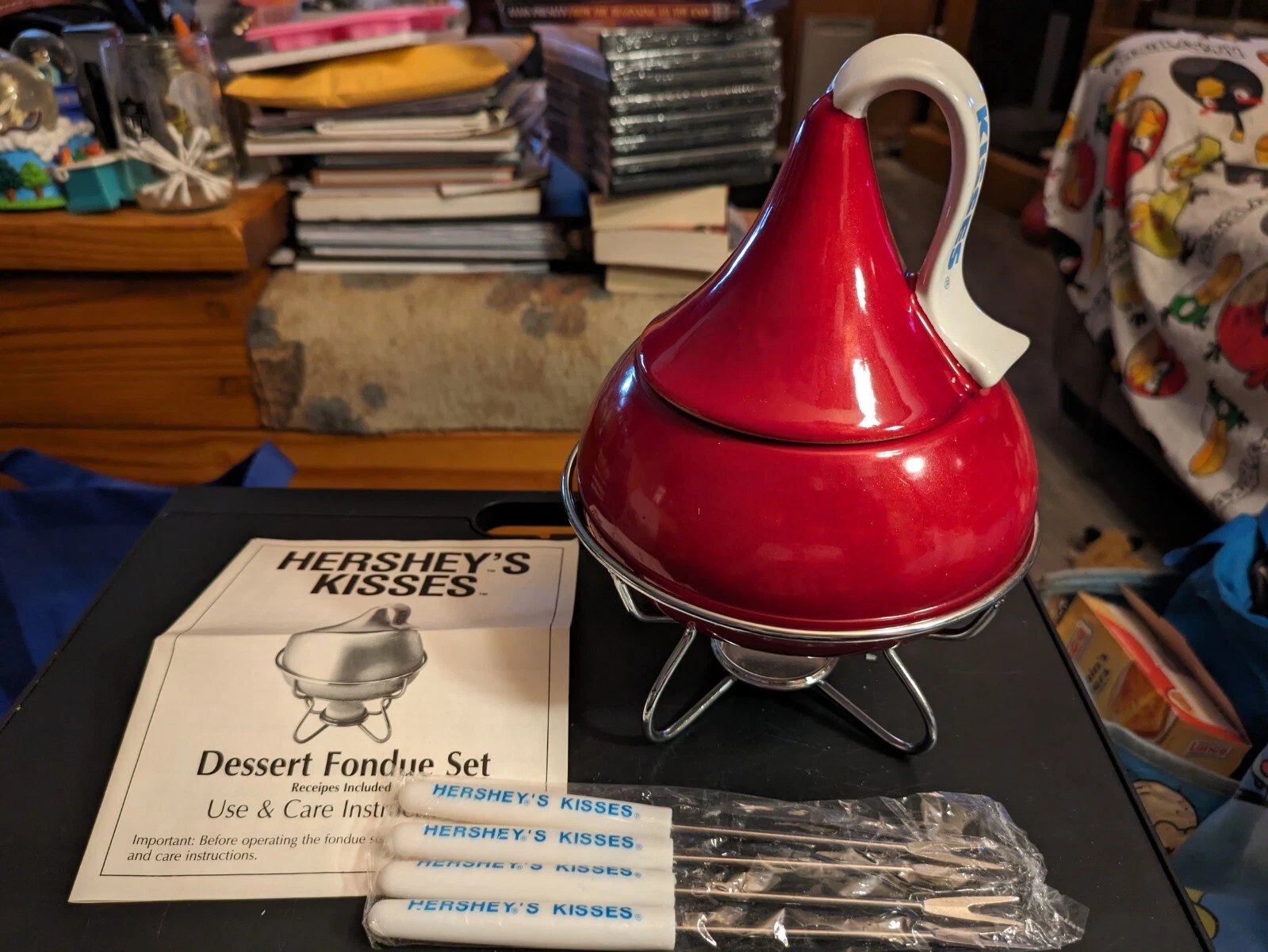 NEW - Hershey's Kisses - Ceramic Dessert Fondue Pot - RED - Damaged Box - 2006