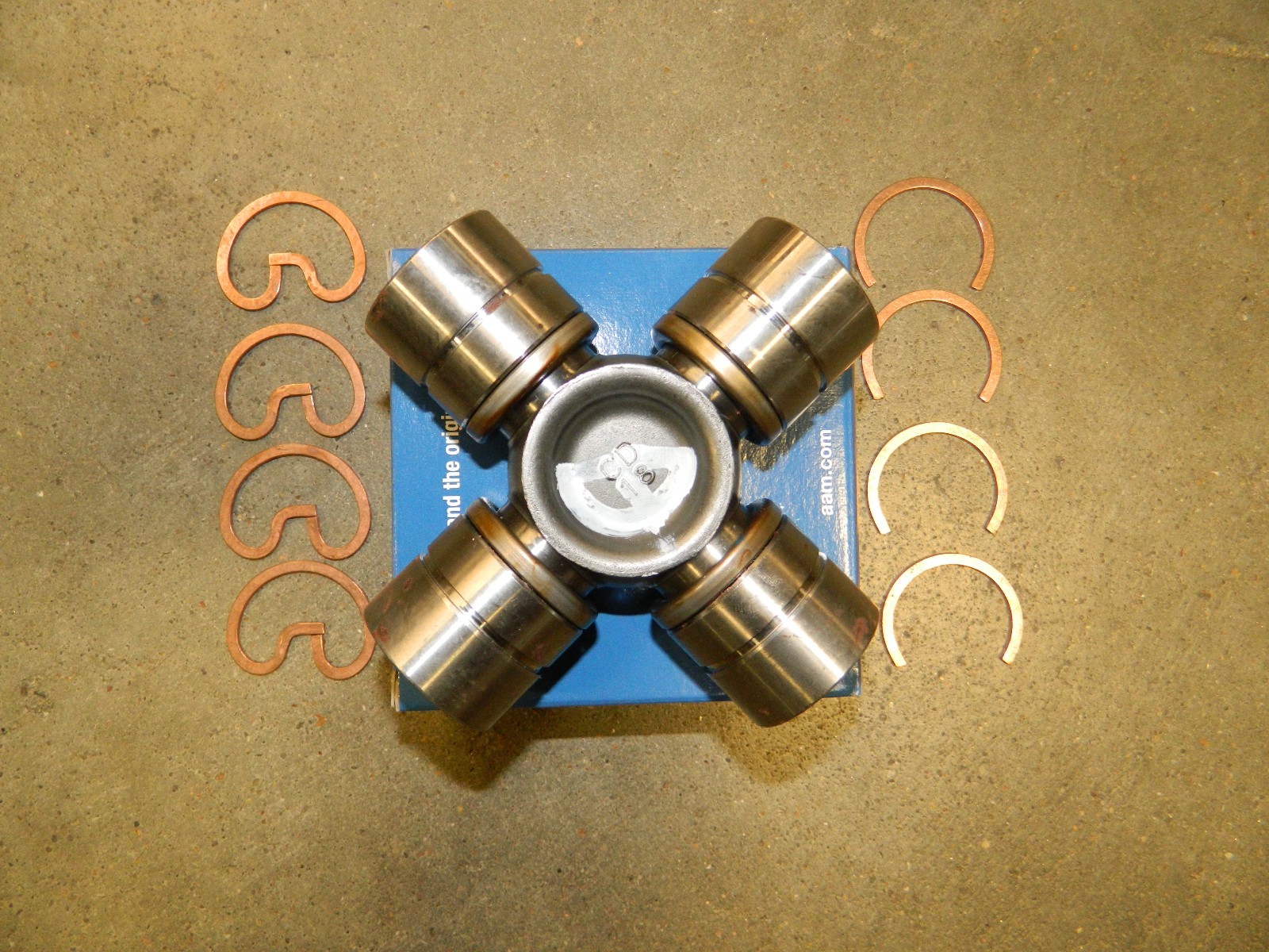 Dodge Driveshaft 4X4 Front Axle AAM 1485 Universal Joint 200309 Ram