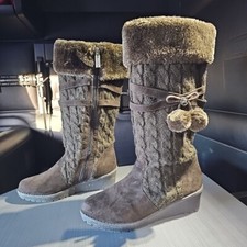 Michael Kors Kendall Update Brown Cable Knit Boots W/Pom Poms Size 5 EUC