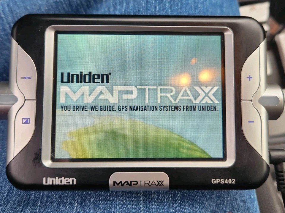 Sistema de navegación GPS Uniden GPS402 Maptrax 4.0 pantalla táctil y reconocimiento de voz Foto 3 de 4