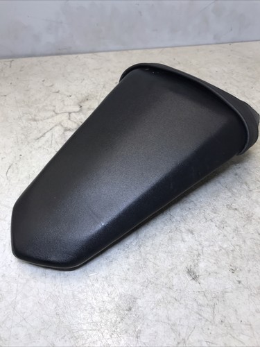 Yamaha YZF R7 660 2023 Rear Passenger Pillion Seat - Picture 4 of 10