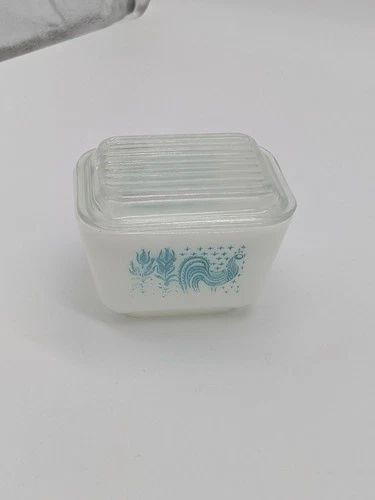 Vintage Pyrex 501  1.5 CUP AMISH BUTTERPRINT Refrigerator Dish and Lid MINT