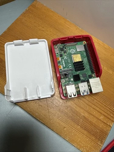 Raspberry Pi 4 Model B Single-Board Computer 4GB With Official Case + Heatsink