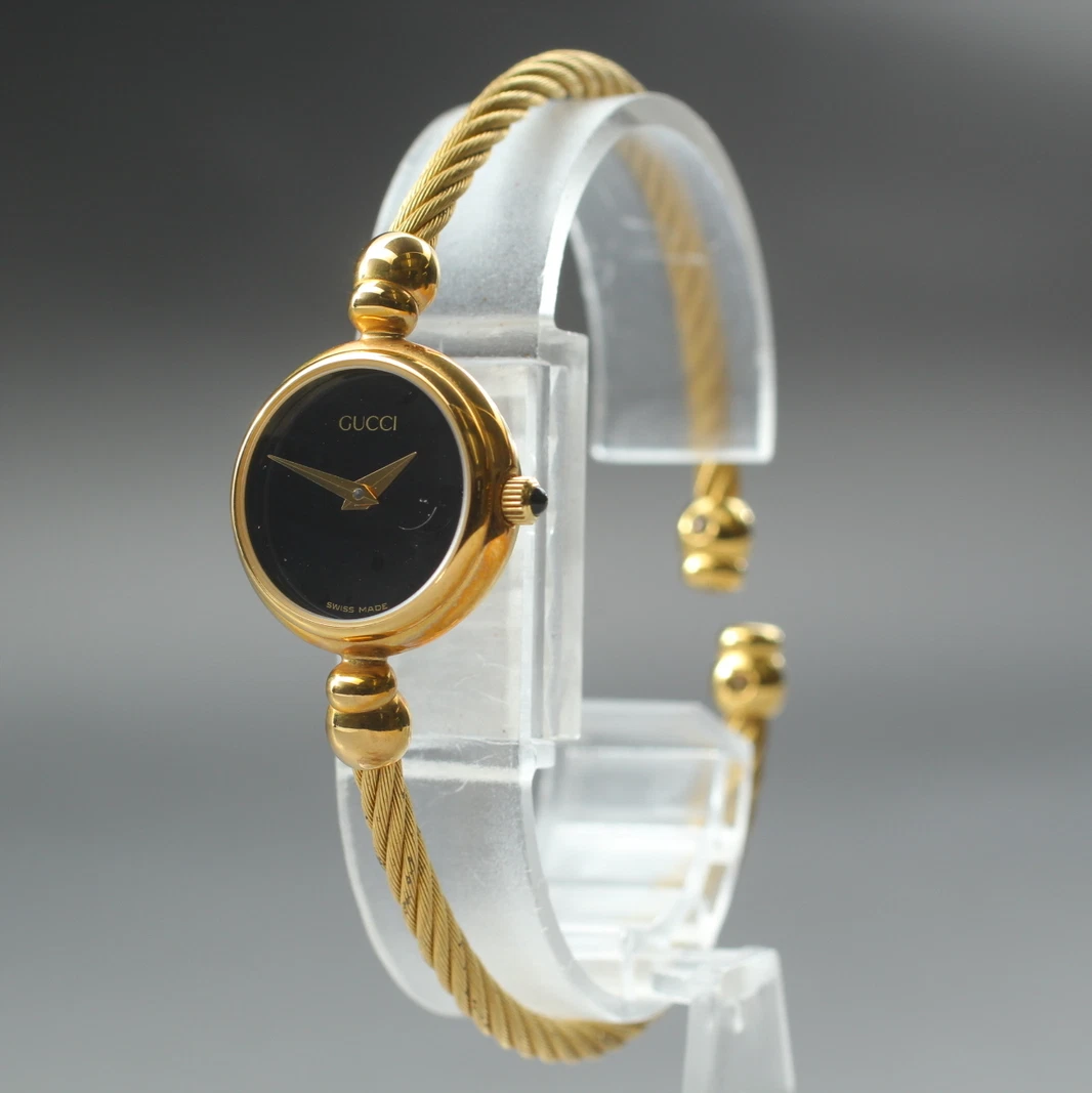 [Exc+5] Montre femme Gucci 2700,2,2,L cadran noir bracelet doré quartz du JAPON