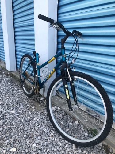 Motiv Eureka Mountain Bike- 17.5” Frame- 21 Speed- Shimano-26” wheels- ready - Picture 2 of 24