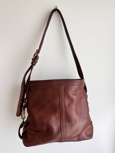 Borsa a tracolla vintage "Stivali e sella" in pelle marrone con ferramenta in ottone - Foto 2 di 15