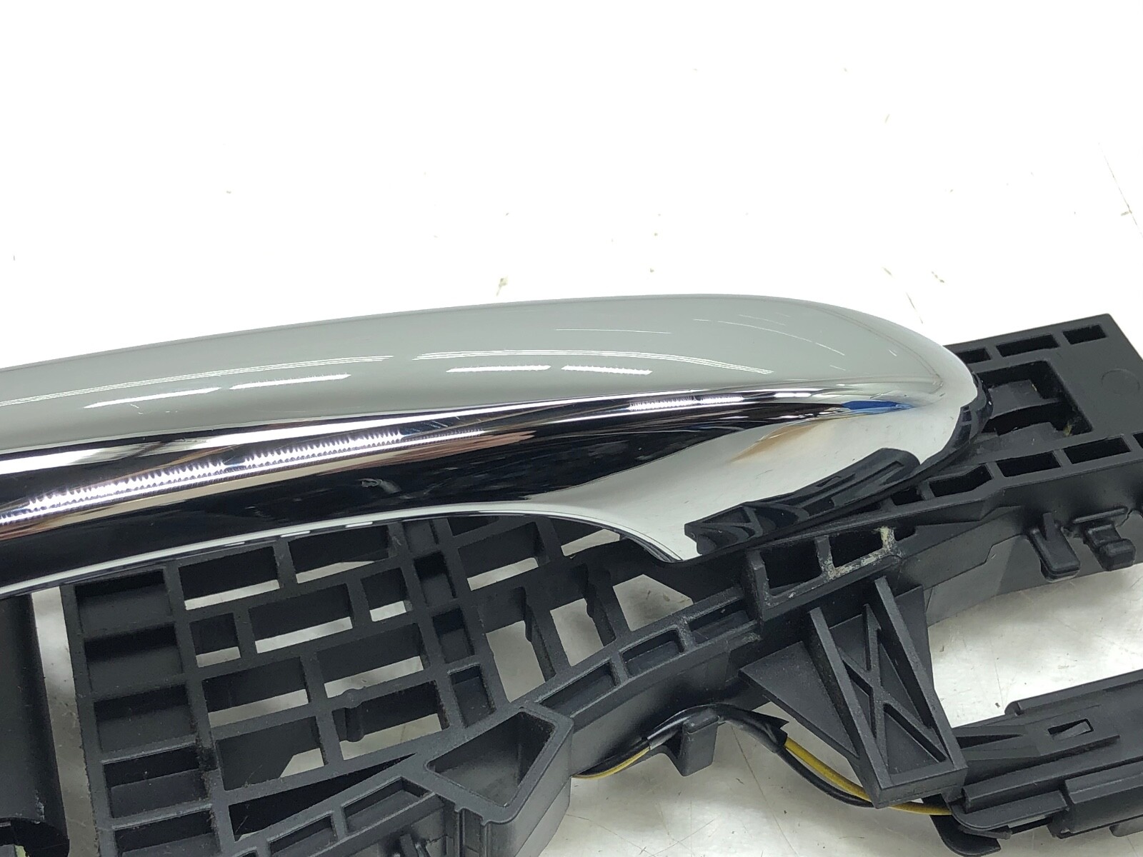 2014-2021 MASERATI GHIBLI RIGHT PASSENGER FRONT EXTERIOR DOOR HANDLE CHROME OEM.
