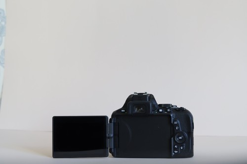 Nikon D5600 with 18-55 VR lens, MINT +++. Shutter count 1637. Returns accepted. - Picture 5 of 8