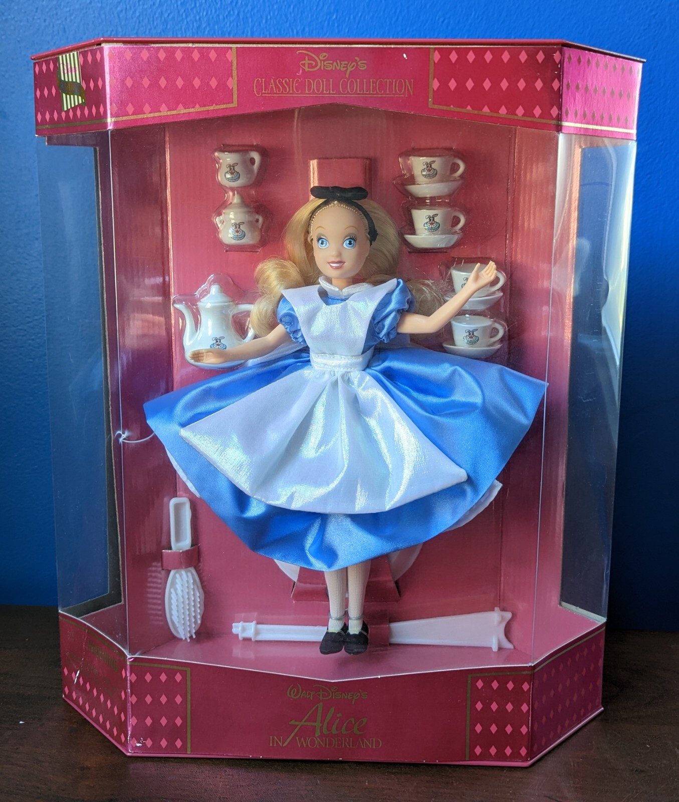 Disney&rsquo;s Alice In Wonderland Doll With Tea Set - Classic D