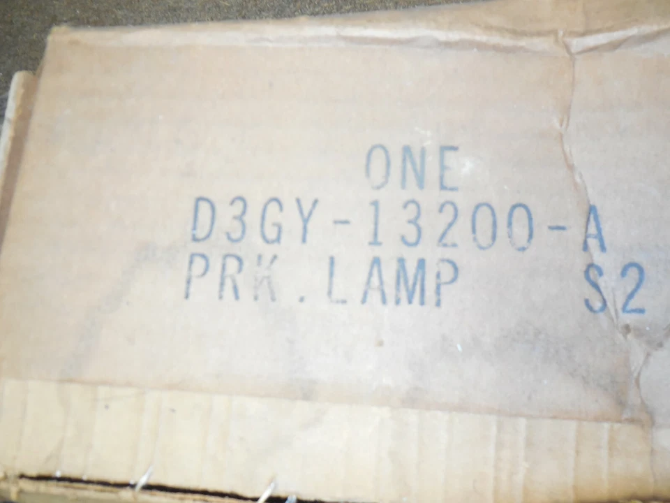 Lámpara de estacionamiento Mercury Montego 1973 Asy D3GY-13200-A como nueva Foto 3 de 3
