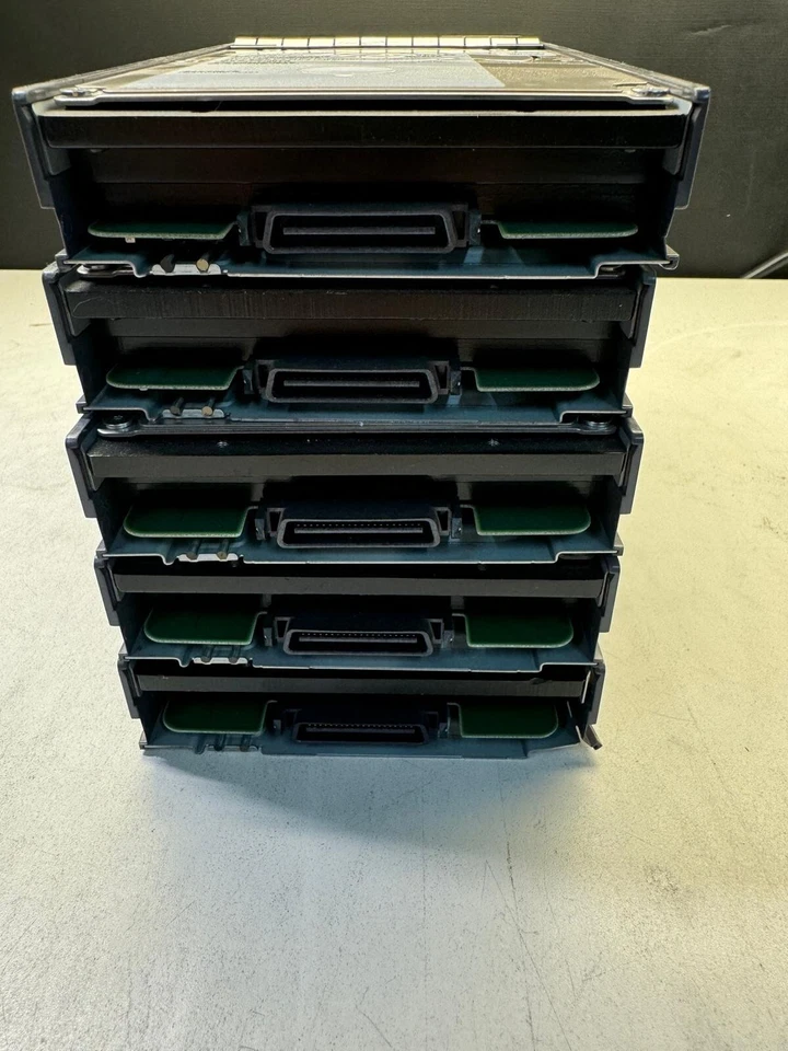 HITACHI HUS103030FLF210 17R6349 300GB 10K RPM 16 MB Fibre Channel 2Gbps 3.5" - Image 4 of 4