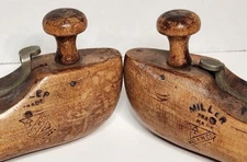  Vintage Miller Trade Mark O.A.M.C.O Wooden Shoe Stretcher  USA - set of Two 9/1