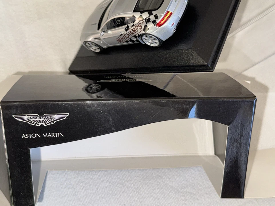 *RARE DEALER VIP GIFT*  Aston Martin V8 Vantage SILVER Minichamps 1/43 FREE SHIP - Image 3 of 4