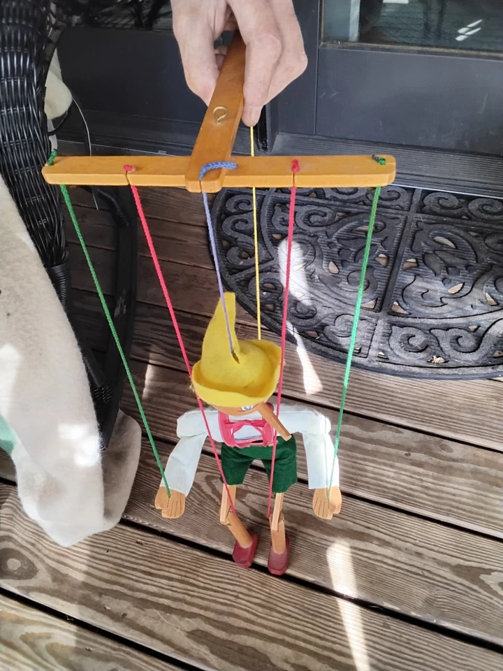 Marioneta pinnoquio tallada en madera vintage de 2 pies Foto 4 de 4