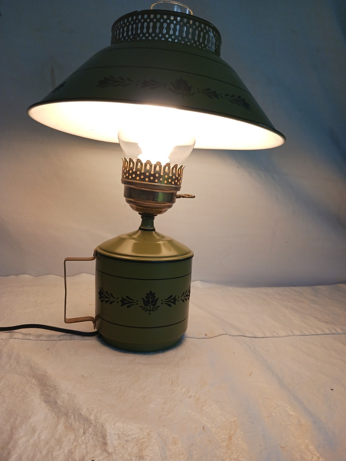 Vintage Toleware 16.5" Metal Avocado Green Table Hurricane Lamp with Shade EUC!!