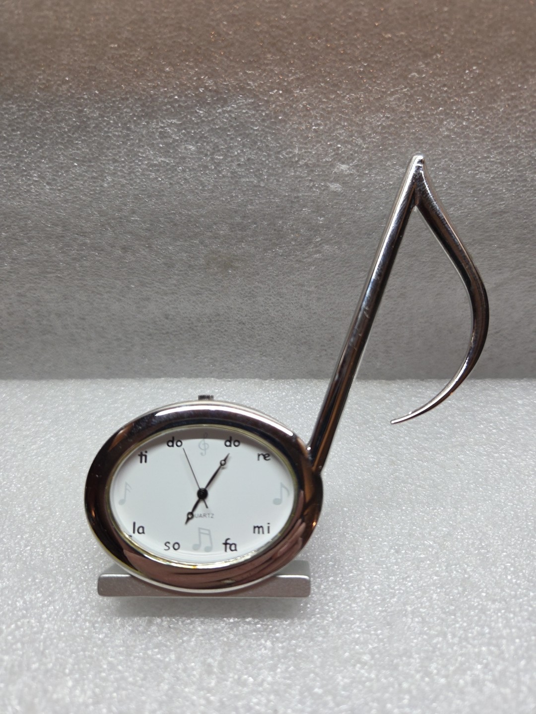 Music Note Metal Desk Clock 4" x 3.5" Excellent Condition. New Battery 