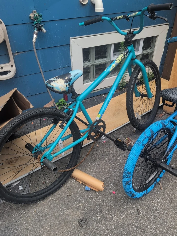 Old bike, no chain, – pickup only, cash only - Image 2 of 3