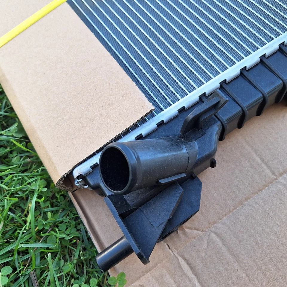 Radiator For 1998-2005 Lincoln Town Car Ford Crown Victoria 4.6L NOS Sunbelt - Изображение 4 из 4