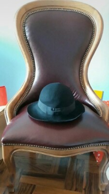 Elegantes Damenhaar mit Schleife.. Wolle 100%.. Made in Italy ..Top Zustand 