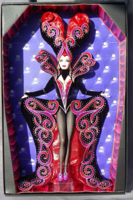 Barbie CONTESSE DRACULA BOB MACKIE 2011 Mattel V0454 Vampir Puppe NRFB + SHIPPER