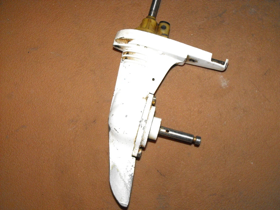 Johnson 4 HP 4R77B Lower Unit PN 0385550 Fit 1973-1977 - Image 2 of 4