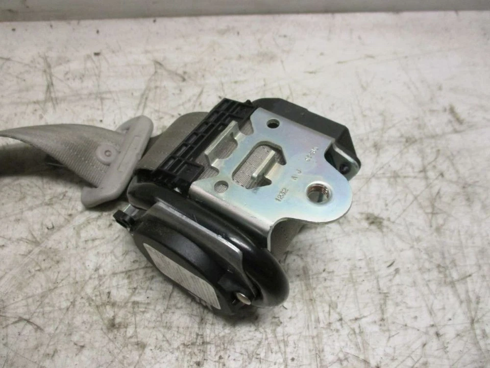 Pretensor cinturón seguridad trasero izquierdo beige se adapta a Volvo C70 II Cabriole Foto 3 de 4