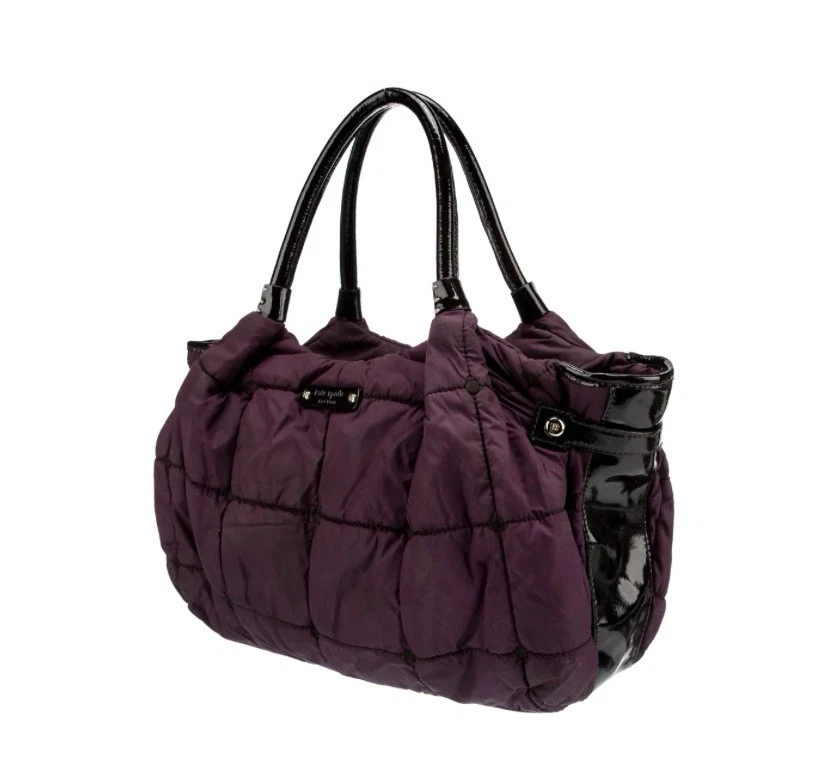 Bolso acolchado Kate Spade New York púrpura de nailon charol negro Foto 3 de 4