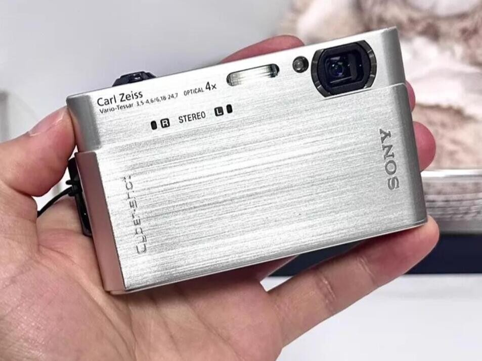 SONY Cyber-shot DSC-T900 Silver 12.1MP 4x Optical Zoom 95% NEW