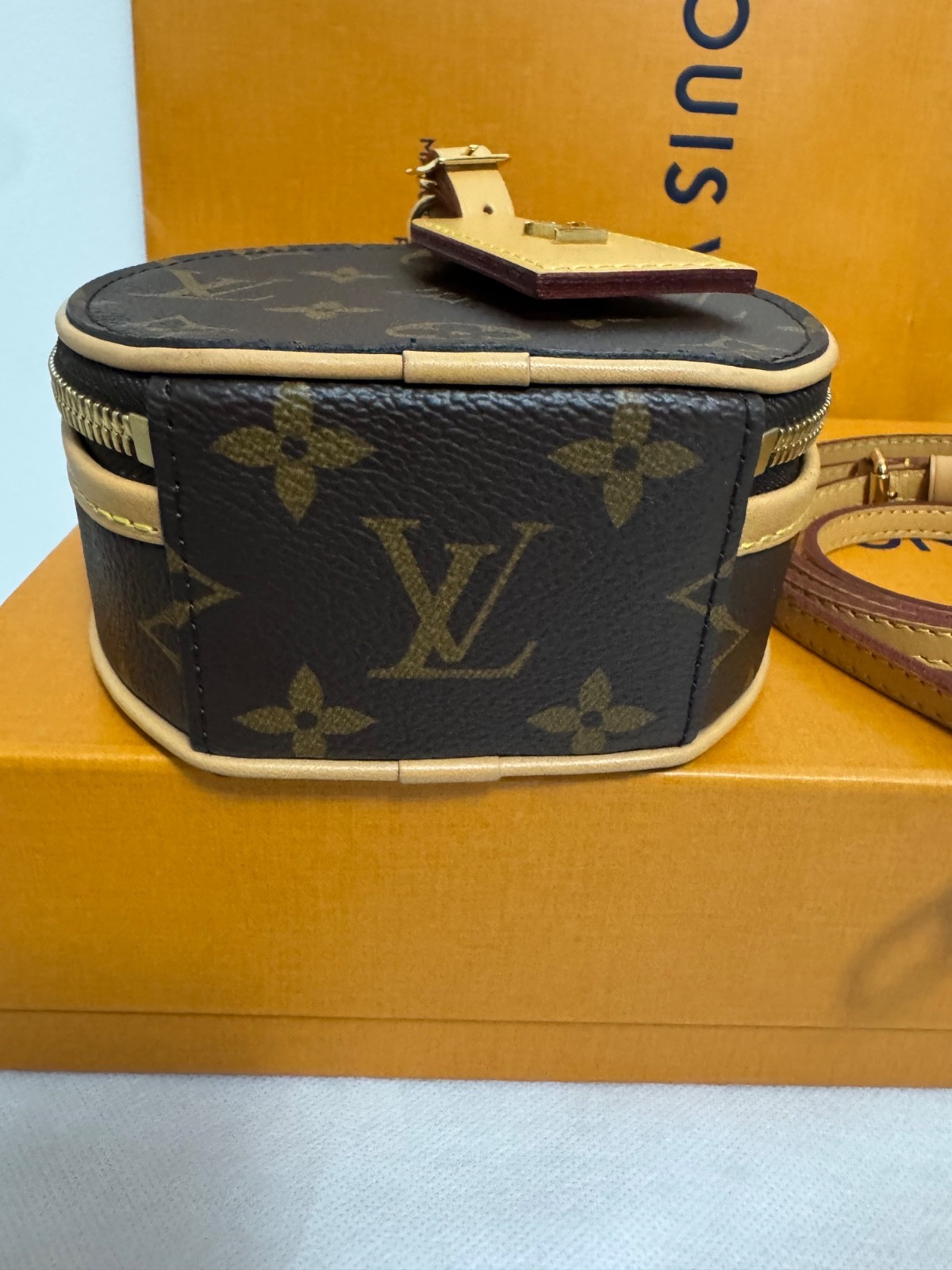 LOUIS VUITTON Mini Boite Chapeau Monogram Women's Shoulder Bag image 8