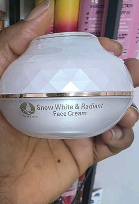 Snow White & Radiant Gesichtscreme mit LSF30 - Anti-Aging, Fleckenentfernung