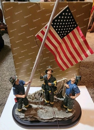  9/11 "FREEDOM ENDURES" L.E. SCULPTURE  GAYLORD HO 2001 ROMAN INC  NY FD W/BOX