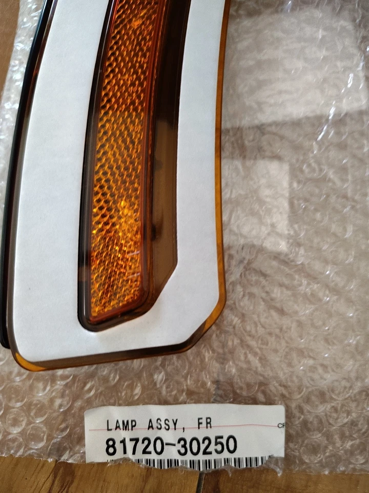 NUEVO OEM Genuino Toyota CROWN Luz de Marcador Lateral Izquierda 81720-30250 Foto 2 de 4