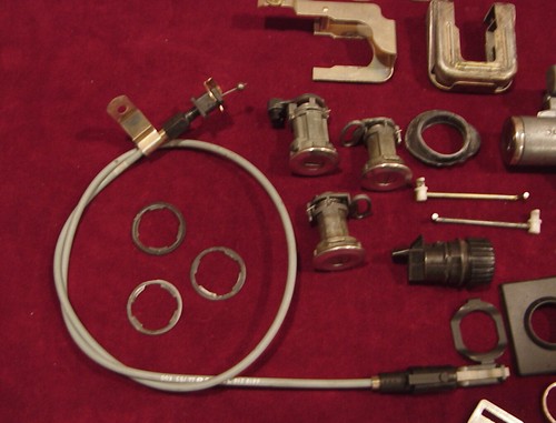 Volvo 940 SEDAN Lock Set. FIVE Locks Coded to the same key. From 1995 940 Sedan. - Picture 3 of 8