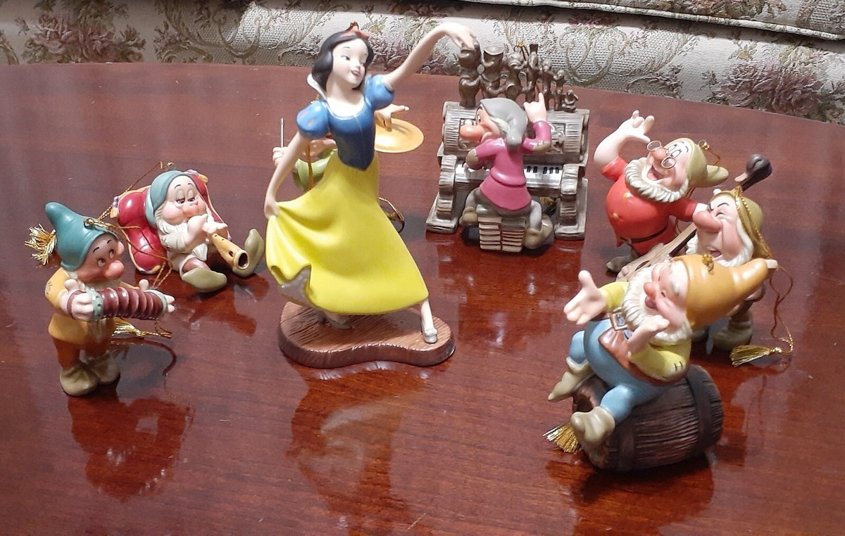 Disney~WDCC~SNOW WHITE & SEVEN DWARFS ORNAMENT SET~41486