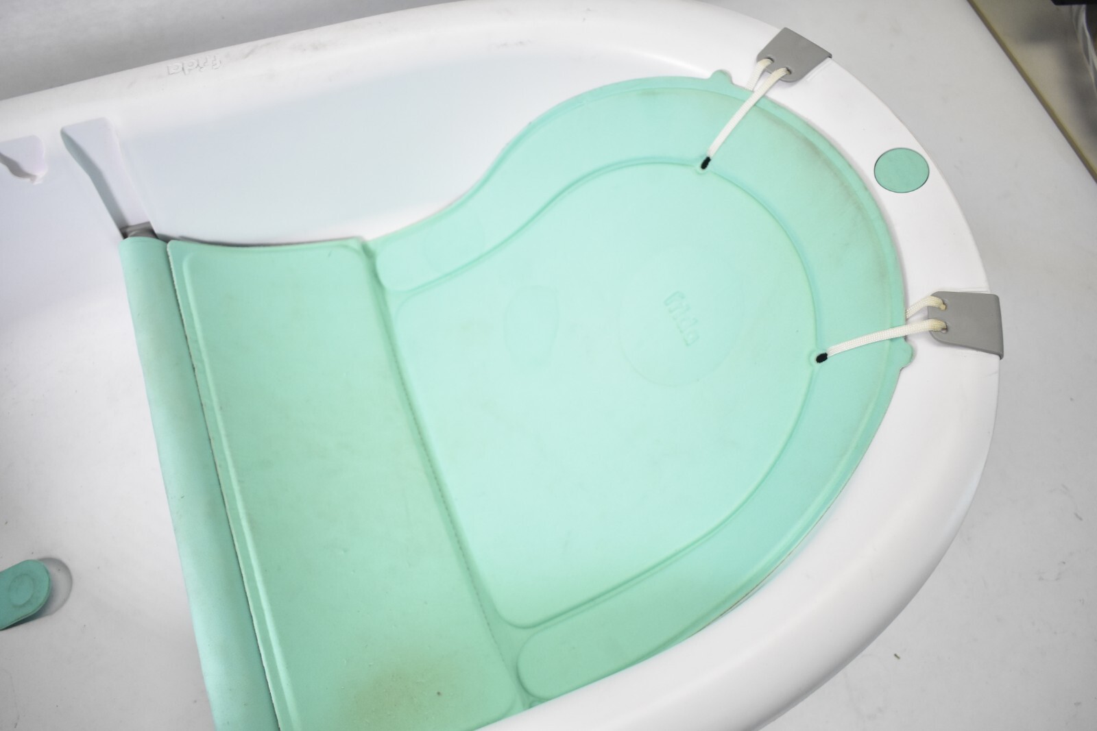 Frida Baby 4 In 1 Grow With Me Bath Tub Transforms Infant Bathtub To