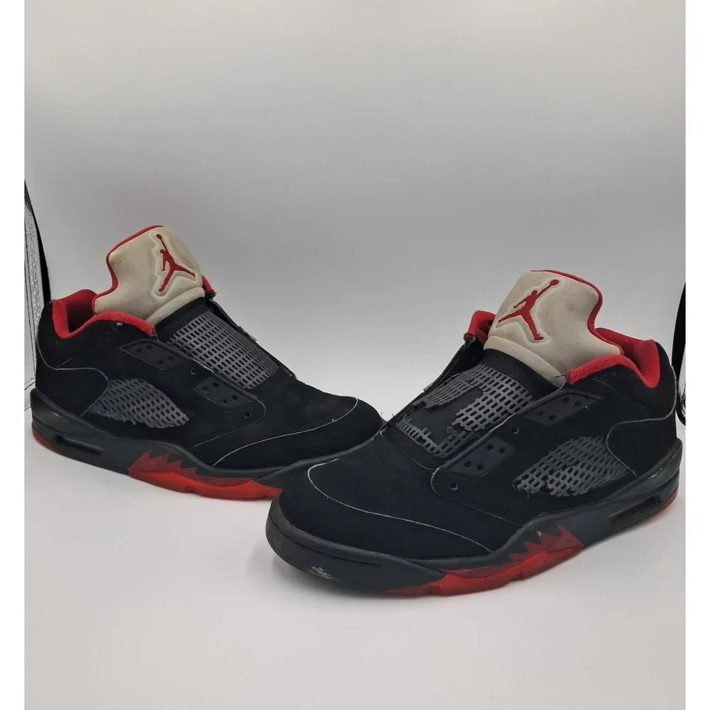 Size 10 - Jordan 5 Retro Low Alternate 90 - 819171-001 - RETAIL $395
