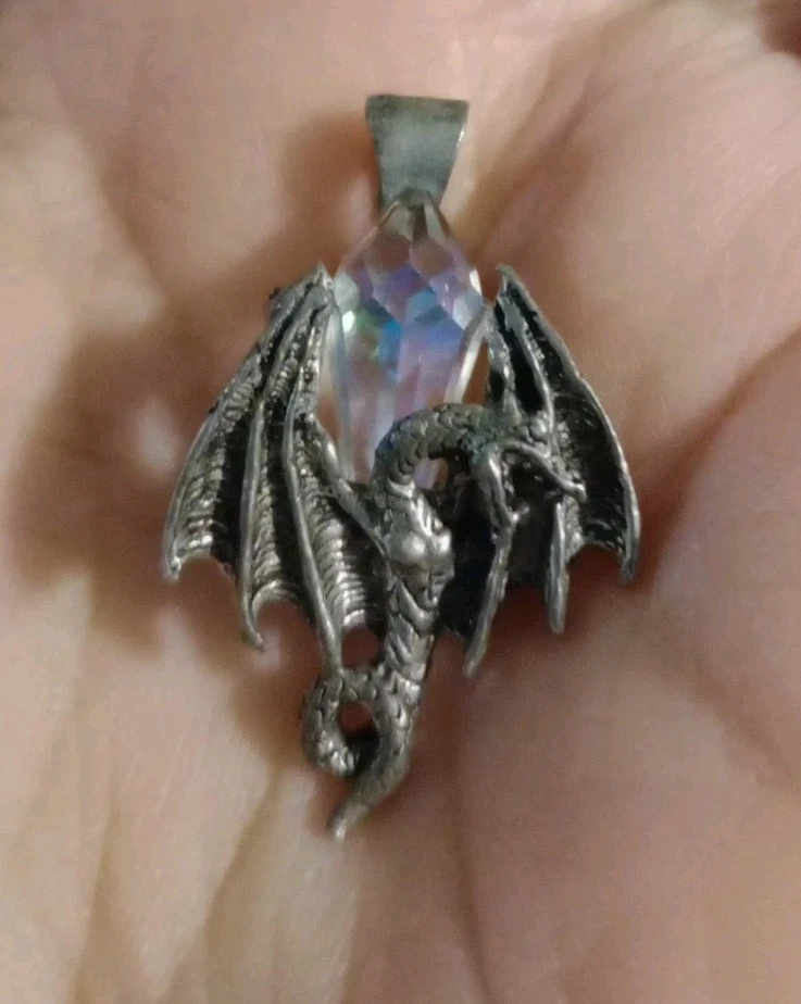 Collar colgante de peltre dragón con joyas de fantasía de cristal Foto 4 de 4