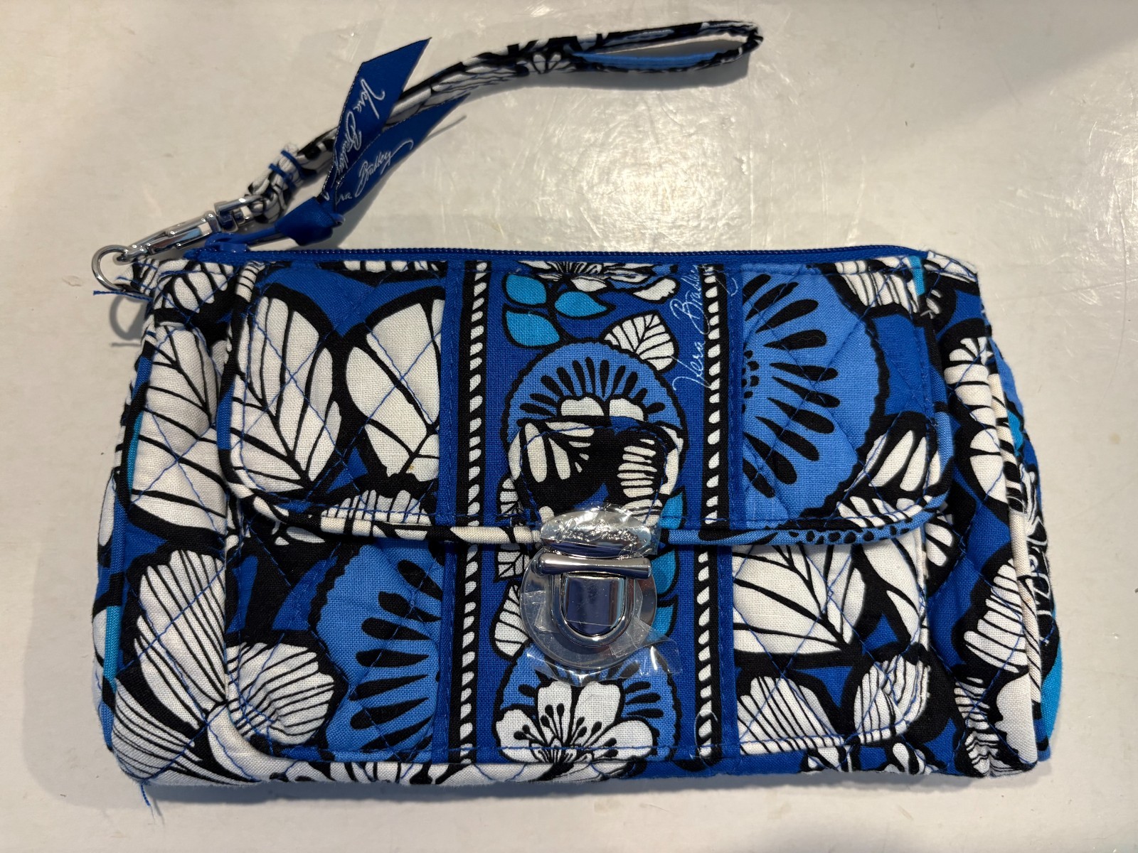 VERA BRADLEY NWOT Blue Floral Pushlock Wristlet Bag- Blue Bayou- 9 x 5