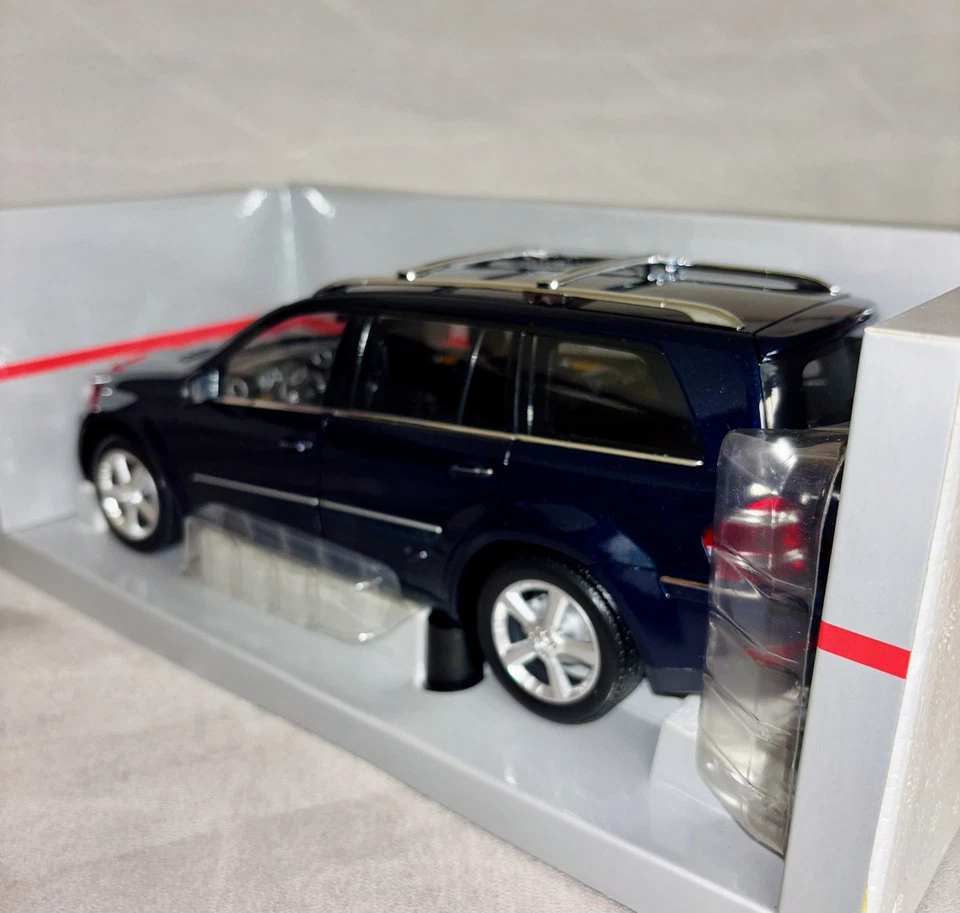 Mercedes Benz GL Klasse 2006 1/18 Minichamps Metallic Blue - Immagine 4 di 4